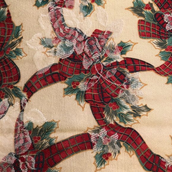 Vtg Oval Christmas Tablecloth & Hanging Kitchen Towel - Picture 4 of 9